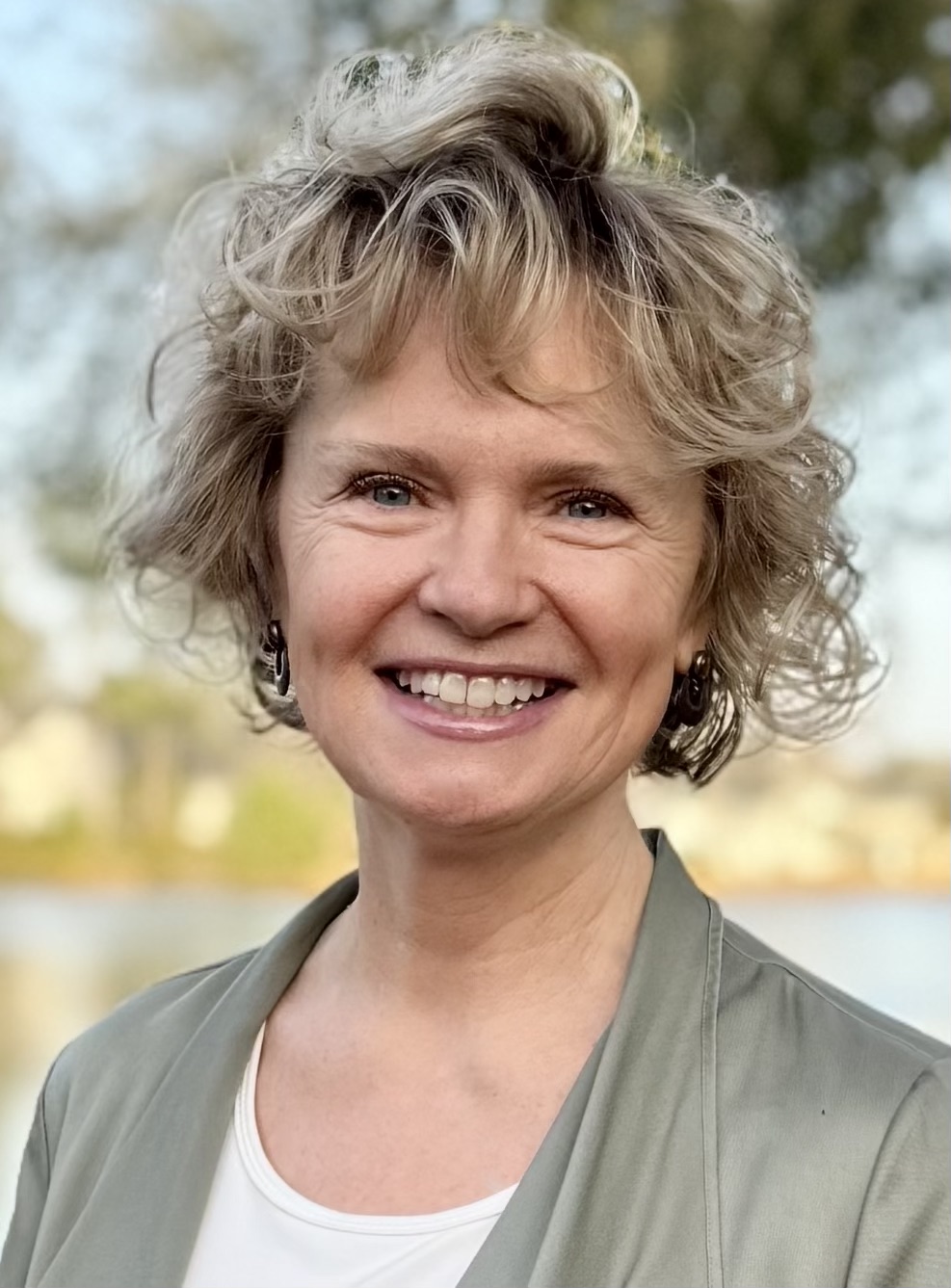 Jacqueline Kelm headshot blurred background